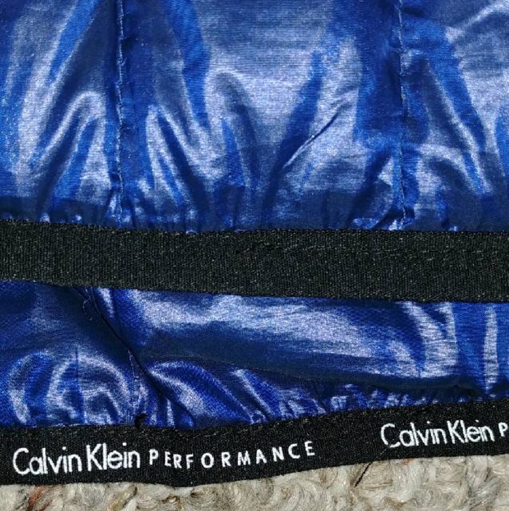 Calvin Klein Performance puffer - Picture 9 of 10
